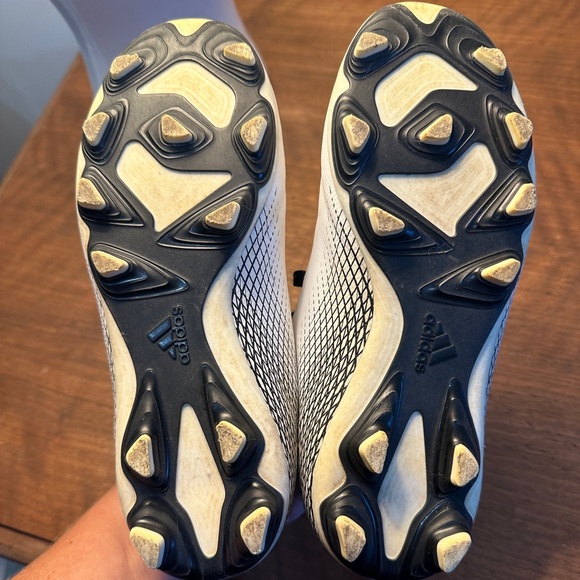 Unisex Soccer Cleats - Picture 3 of 4